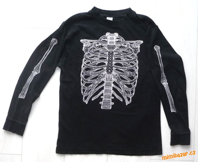 Černé tričko s kostrou
