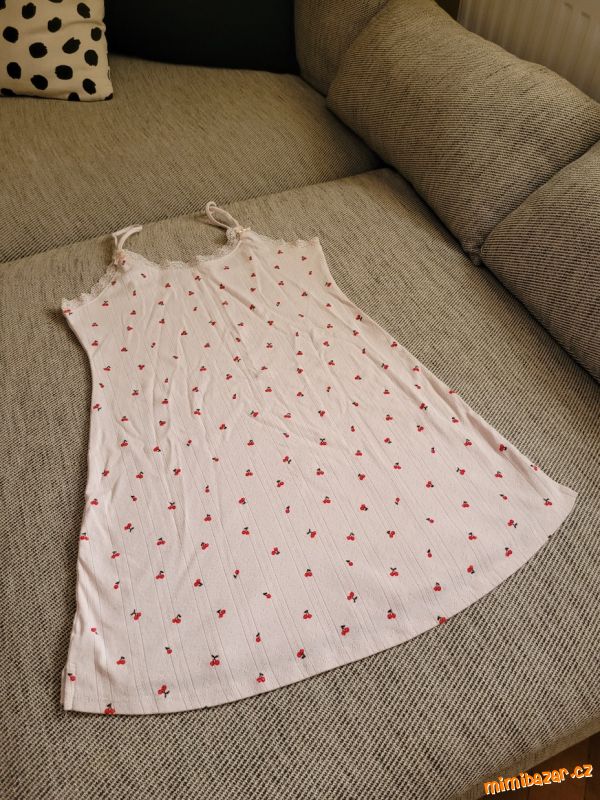 Dámská noční košilka s třešinkami