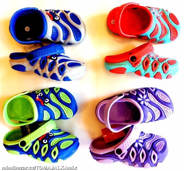 Lehké sandálky, plážovky, nazouváky, pantofle 30-35