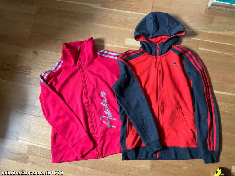 Mikina propínací červená s kapucí šedá