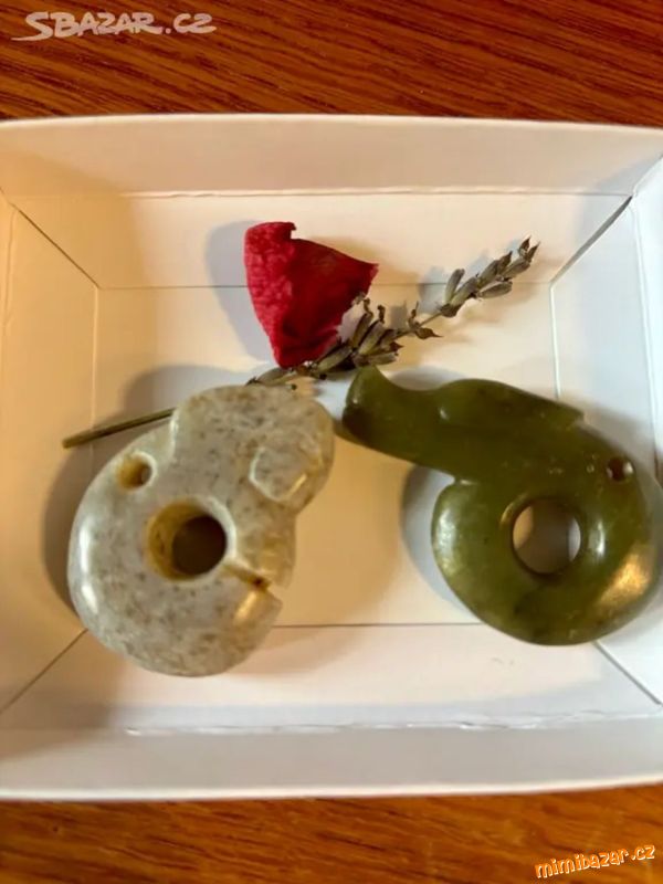 Starožitný amulet, talisman vyrobený z nefritu