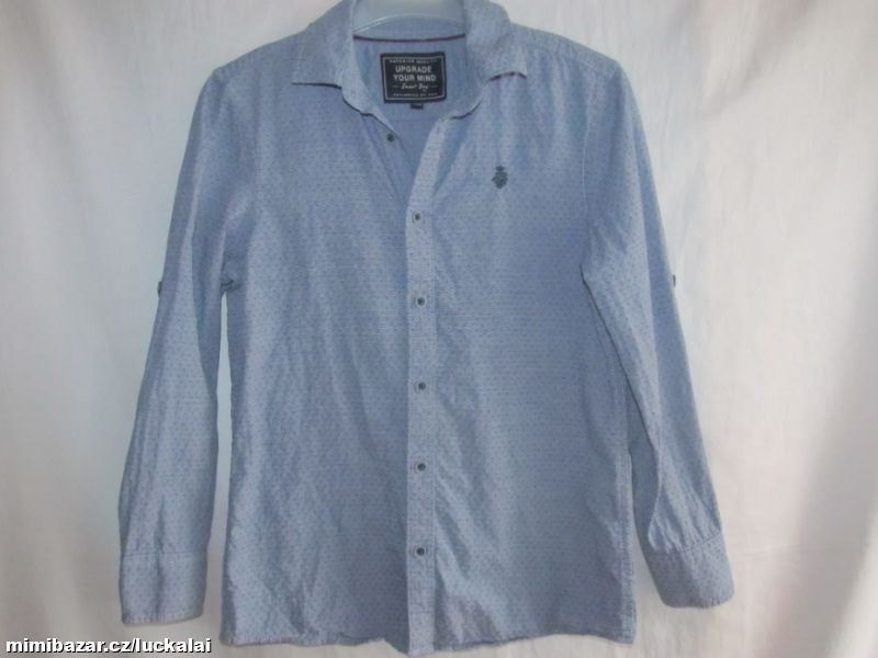 Modrá košile s jemným vzorečkem, i jako sváteční