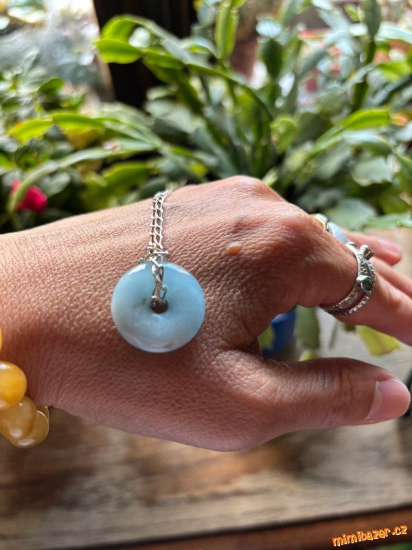 Akvamarín donut se stříbrným řetízkem