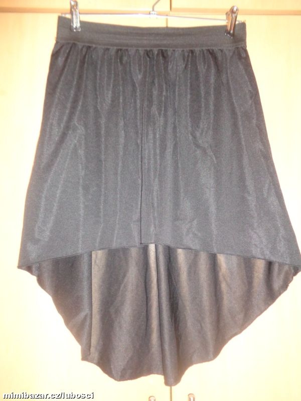 Krásná černá sukně