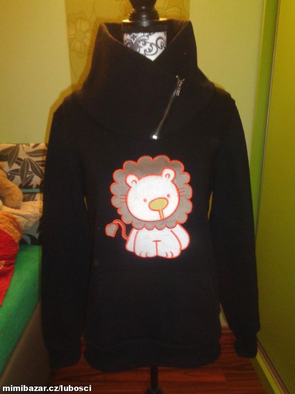 Černá teplá mikina se lvíčkem