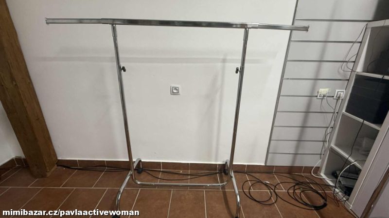 2x Štendr výškově stavitelný 135-208, pl. kolečka