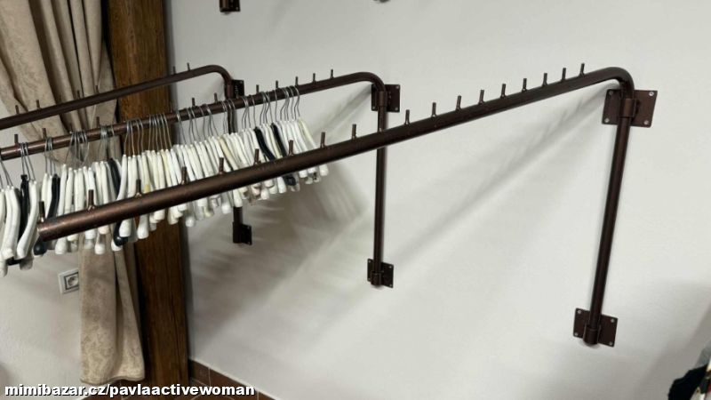 22x MASIVNÍ KOVOVÉ TYČE NA KONFEKCI