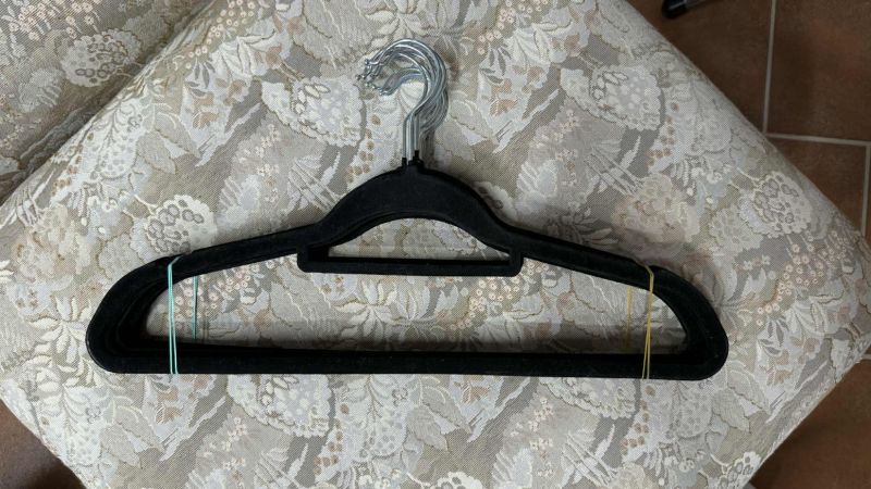 710 ks SAMETOVÉ ČERNÉ RAMÍNKO 45 CM