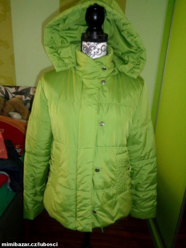 Krásná hráškově zelená prošívaná bunda