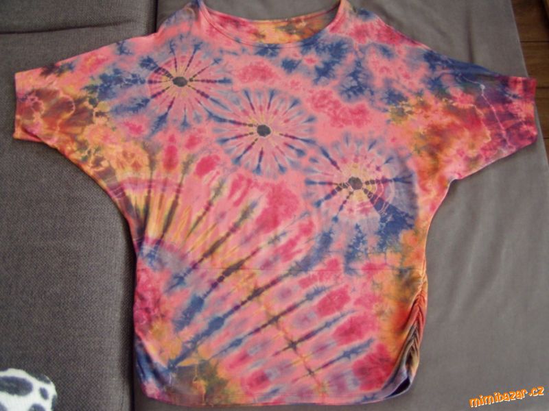 Nádherná halenka se spadlými rukávky