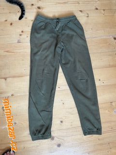 zelené khaki tepláky