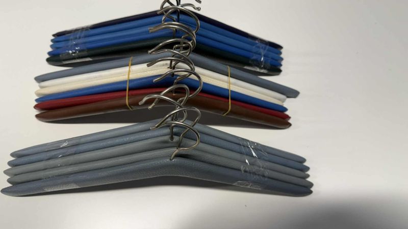 16 ks vyměkčené ramínka jako nová 41-45 cm