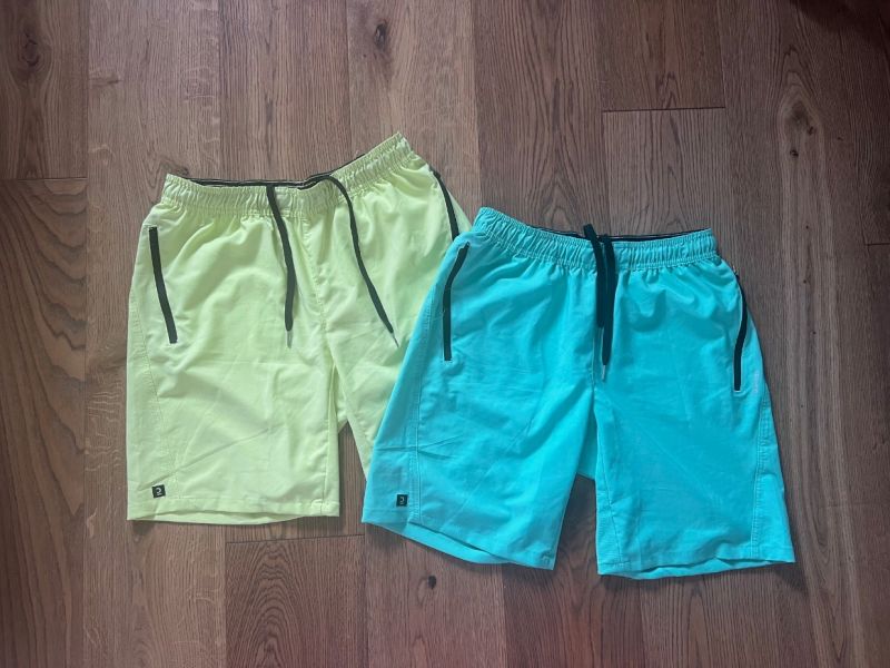 Dvoje kraťasy Decathlon vel. M - cena dohromady