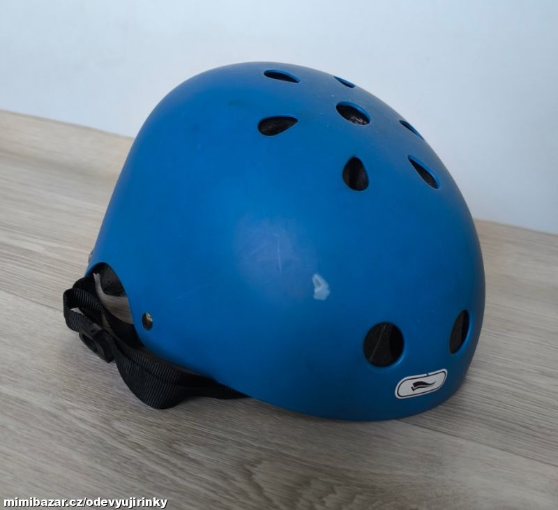 Přilba na skate a in-line bruslení