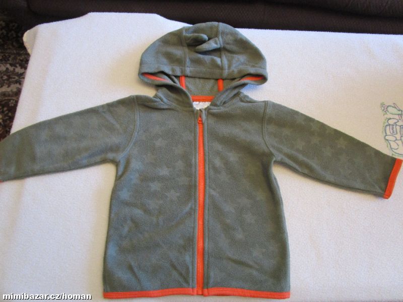 Velmi pěkná flaušová mikina s kapucí, zap. na zip