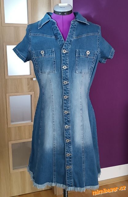 Džínové propínací šaty