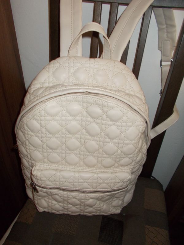 KRÁSNÝ KOŽENKOVÝ BATOH NOVÝ PC 1080 KČ