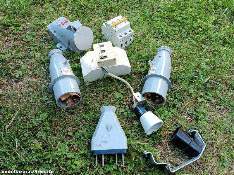 SET pro ELEKTRIKÁŘE * zásuvky, jističe, objímky