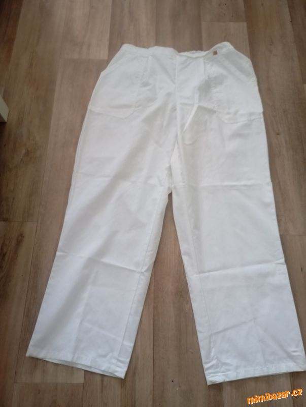nenošené pracovní bílé kalhoty