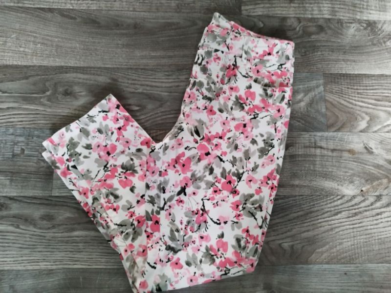 Prodám dams. nové 7/8 kalhoty květin. z.Tako v.36