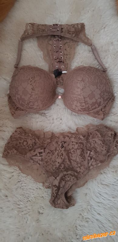 Komplet podprsenka push up 75 C, kalhotky M