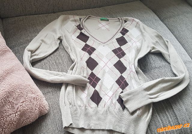 Krásný károvaný svetr /svetřík Benetton