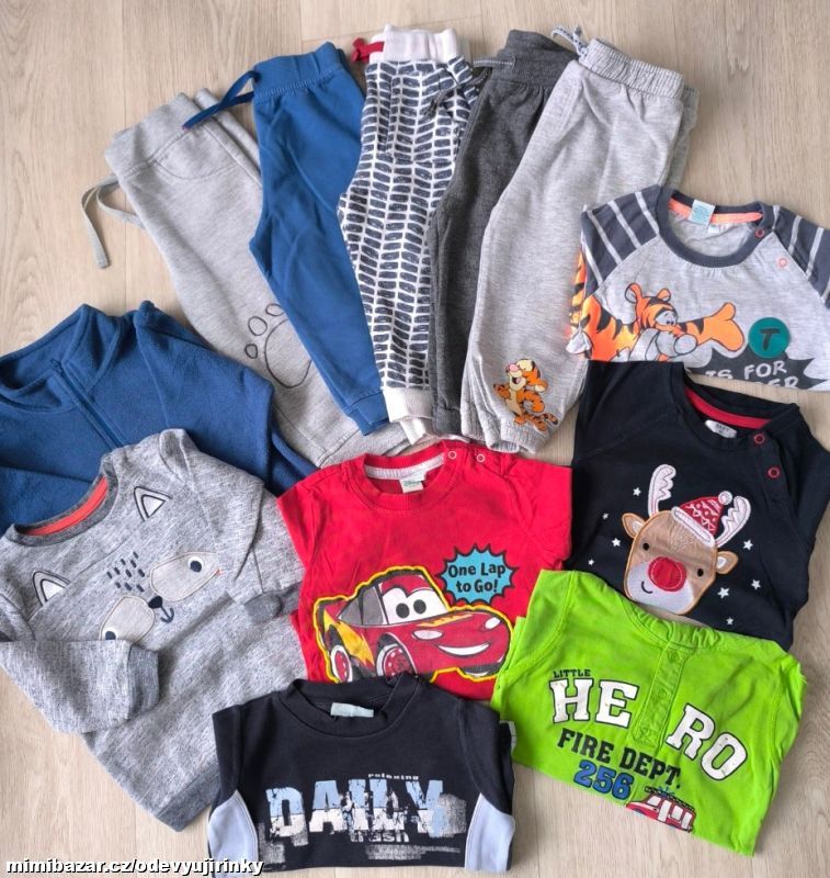 Tepláky, trika, mikiny