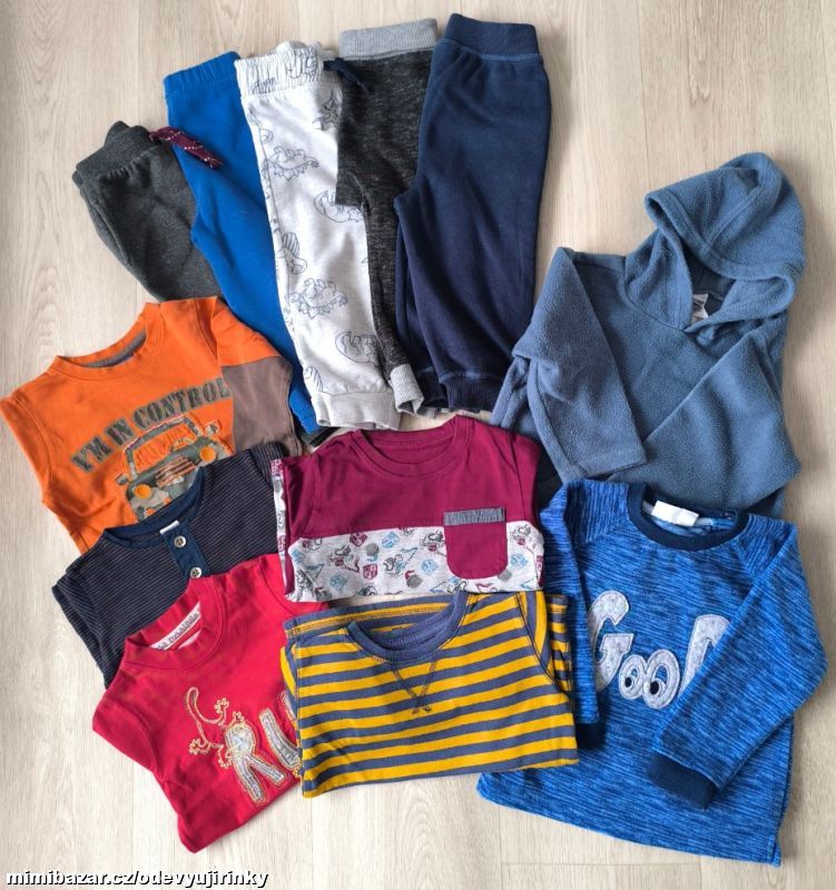 Tepláky, trika, mikiny