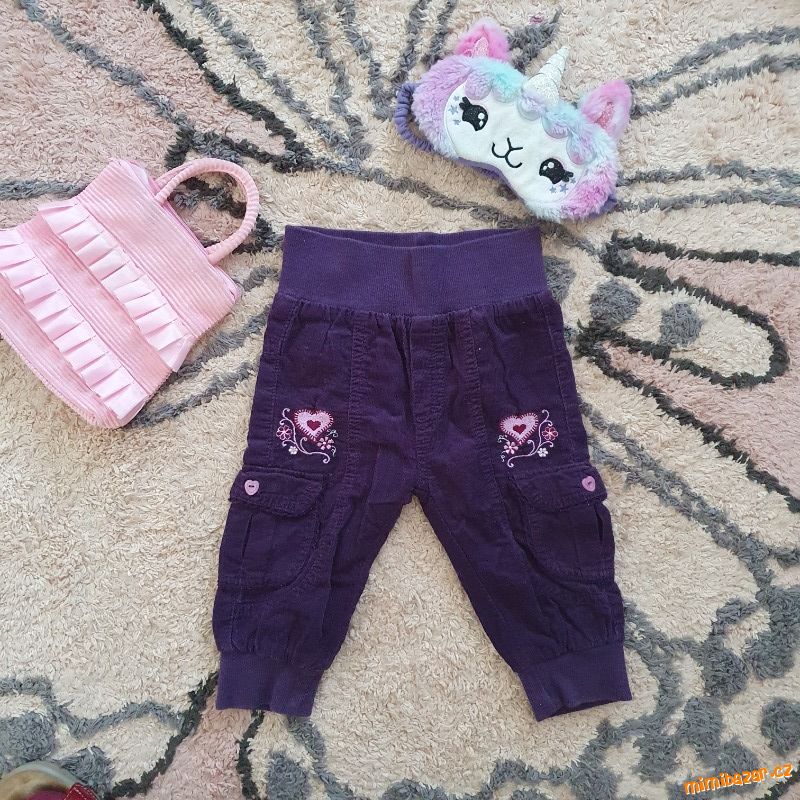 Fialové manzestraky s kytickami