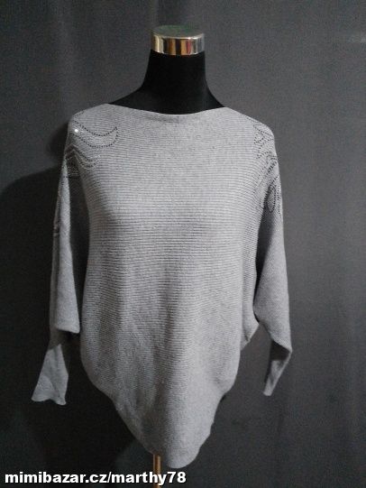 *** KRÁSNÝ DÁMSKÝ SVETR S APLIKACÍ, VEL.M ***