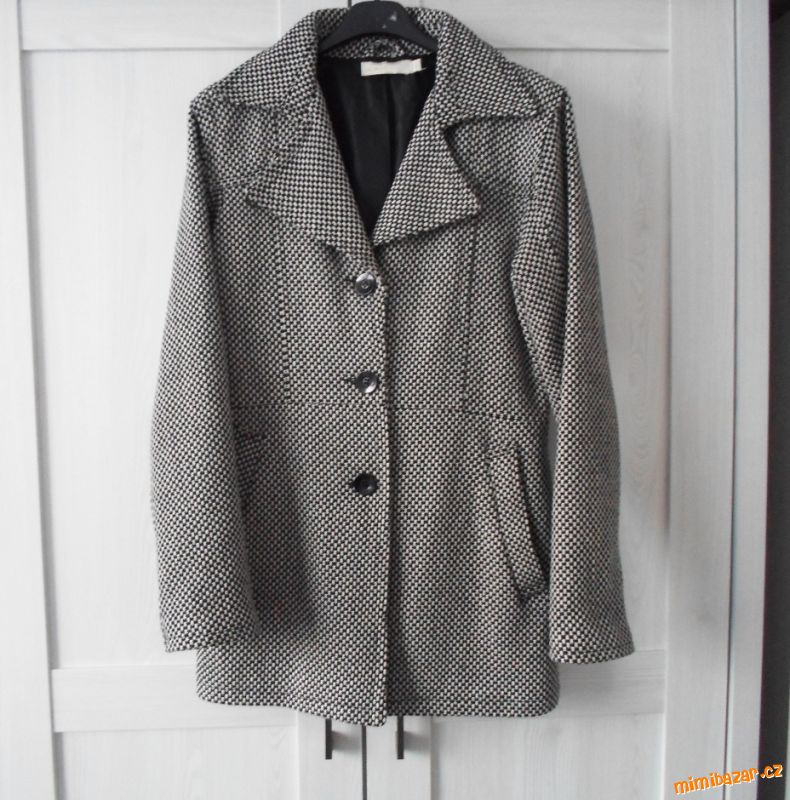 Černý bílý kabát kabátek