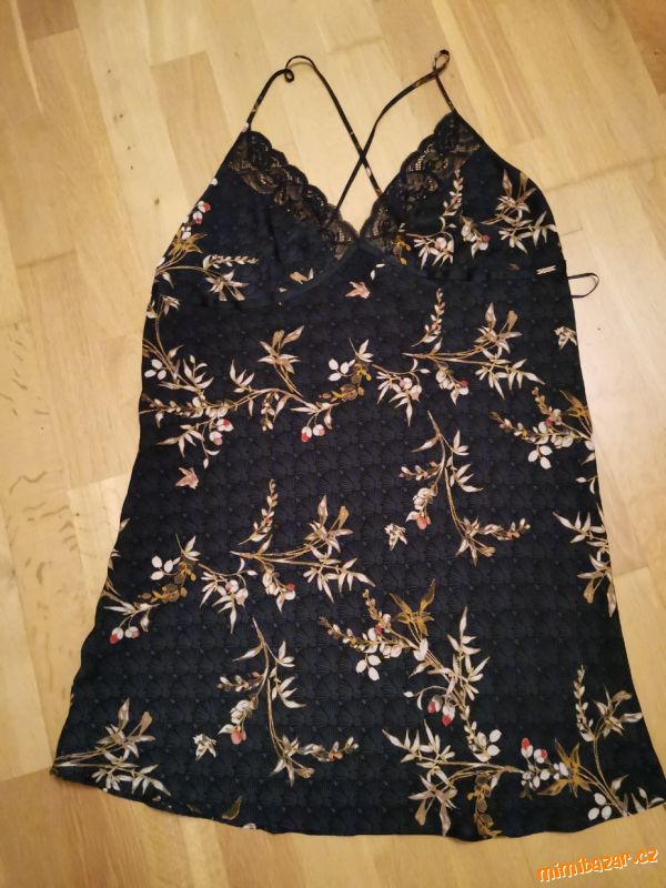 Saténová noční košilka