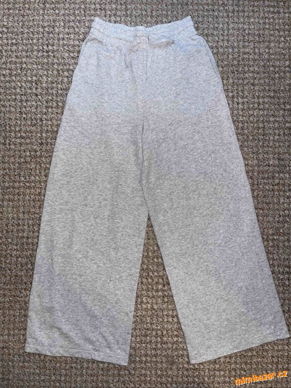 Šedé žíhané tepláky, kalhoty