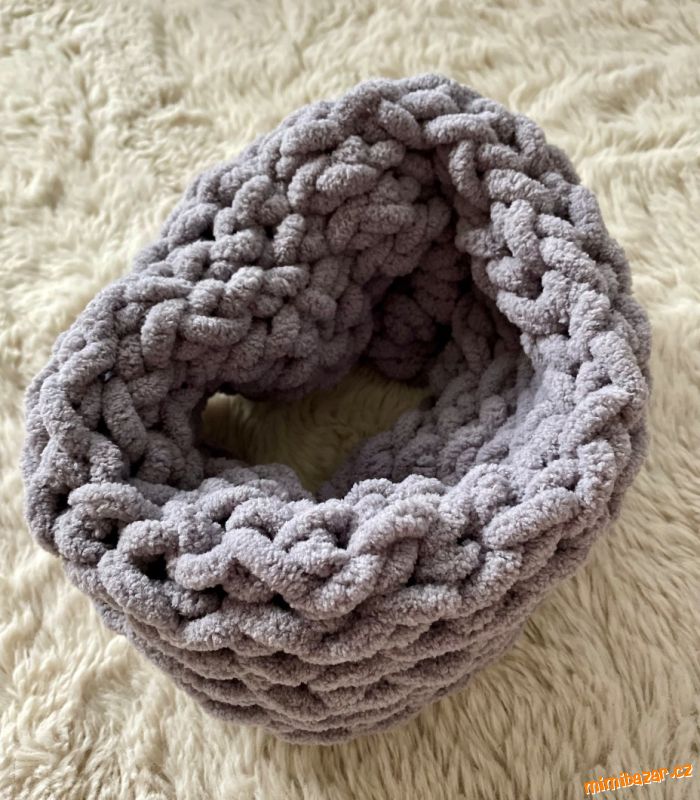 Šedivý nákrčník