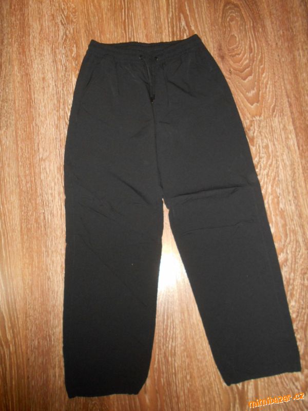 černé sportovní chlapecké kalhoty Chapter You