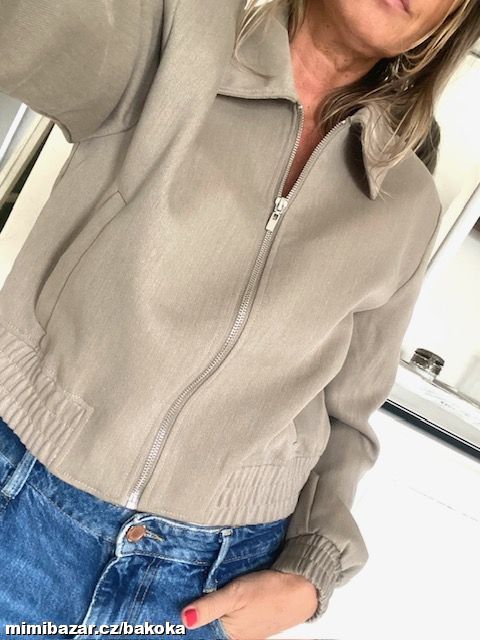BÉŽOVÁ BUNDA