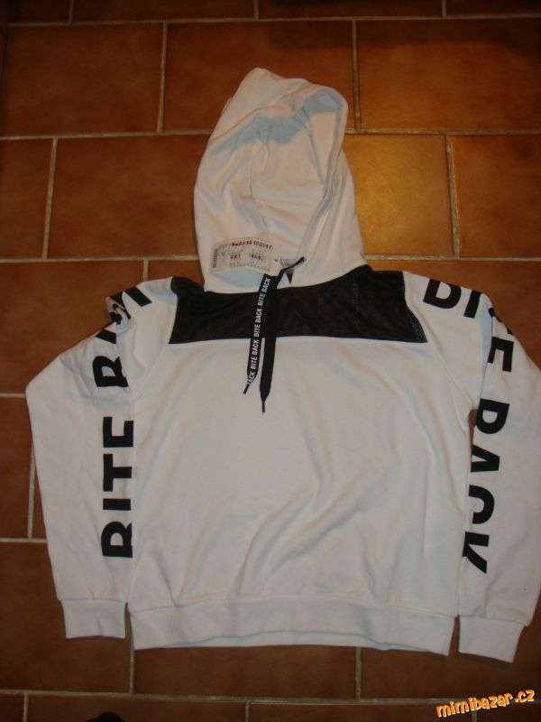 mikina N.O.V.Á a další