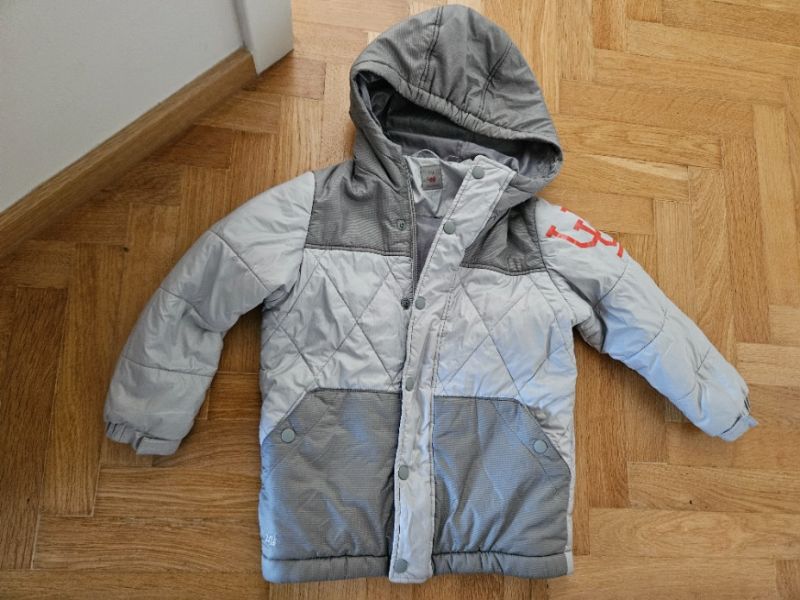 Zimní péřová bunda pro kluka Uniqlo s kapucou