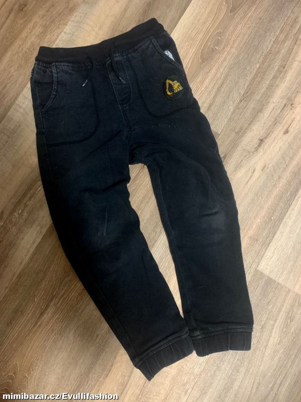 Černé džiny LUPILU s bagrem vel. 122/128