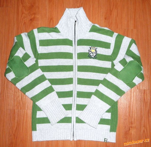 Pruhovaný chlapecký svetr