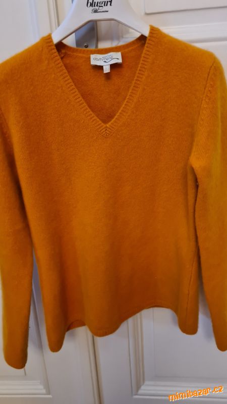 Kašmírový svetr véčko