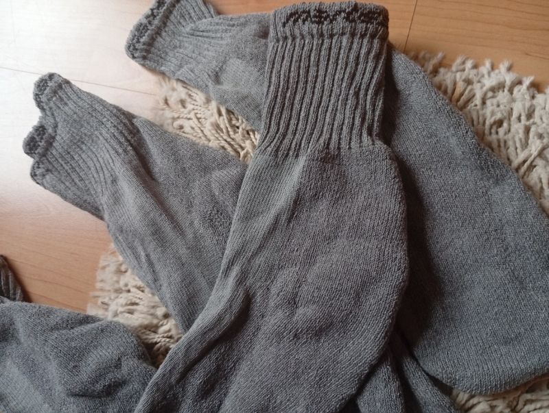 *Nové šedé ponožky Martes*