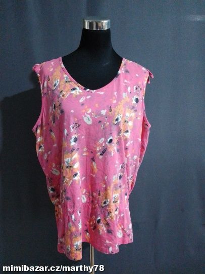 *** KRÁSNÝ DÁMSKÝ VZOROVANÝ TOPÍK, VEL.XL ***