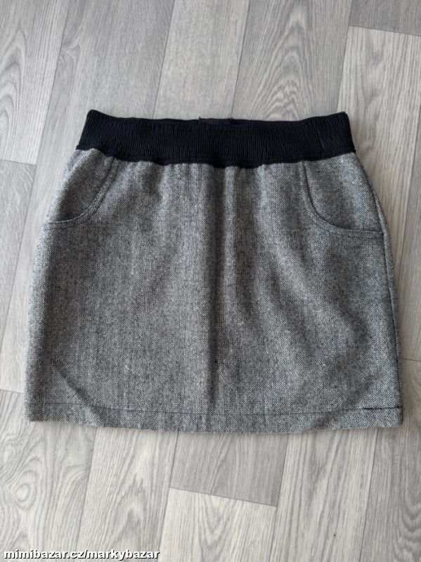 Šedá sukně
