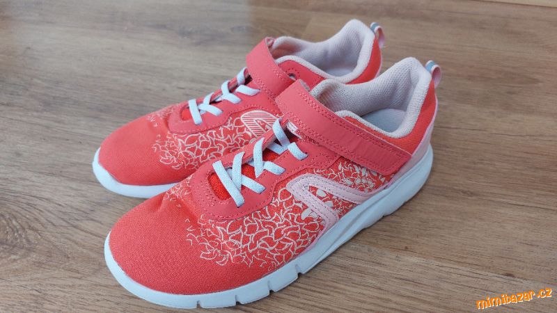 Oranžové běžecké boty