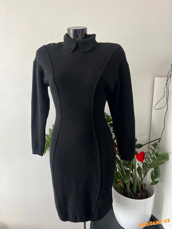 vlněné šaty s límečkem 38