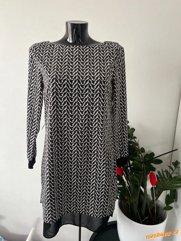 efektní černo/bílé šaty 34/36