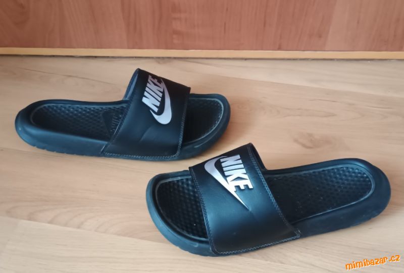 Černé pantofle zn.Nike vel.37/38
