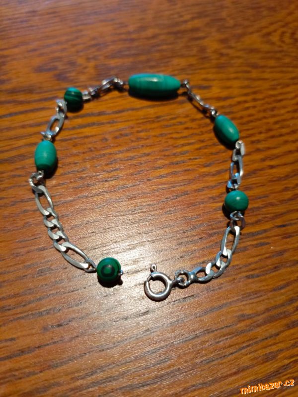 Stříbrný náramek s malachitem