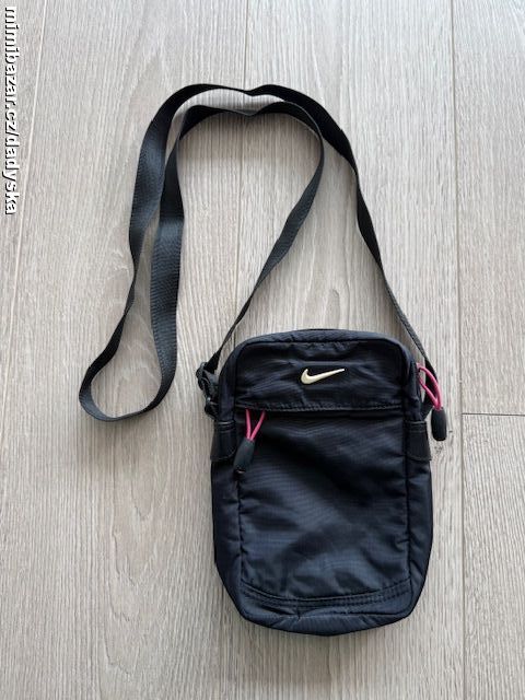 Černá crossbody NIKE